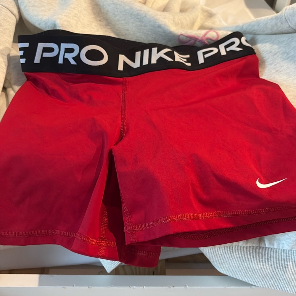 Red Nike Pro’s